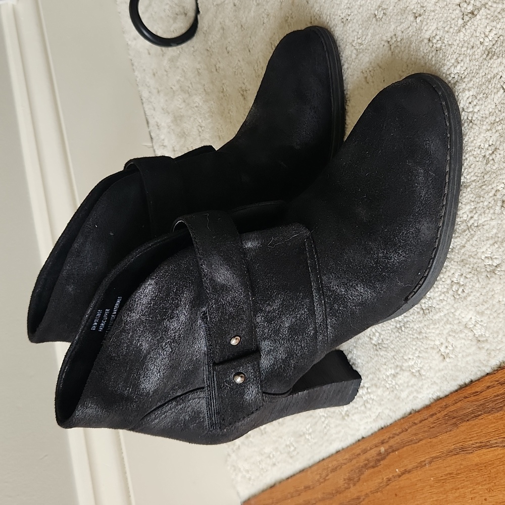Crown Vintage Black Suede Booties Size 8.5